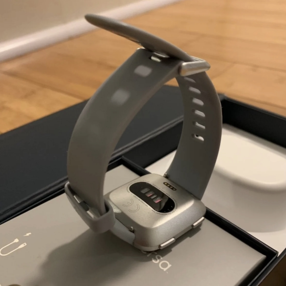 Fitbit Versa - image 4